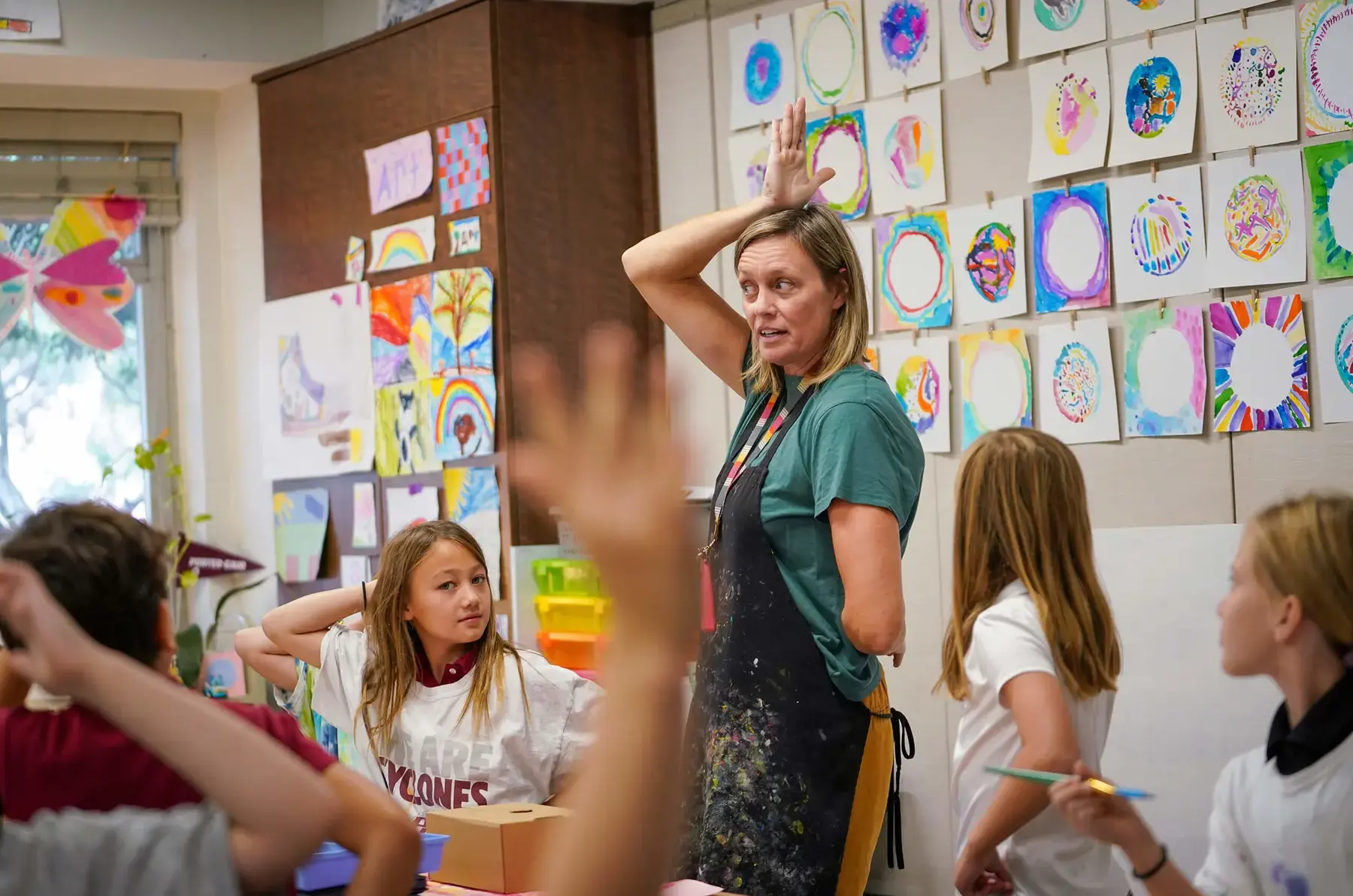 Porter Gaud arts teacher in class with Lower School students